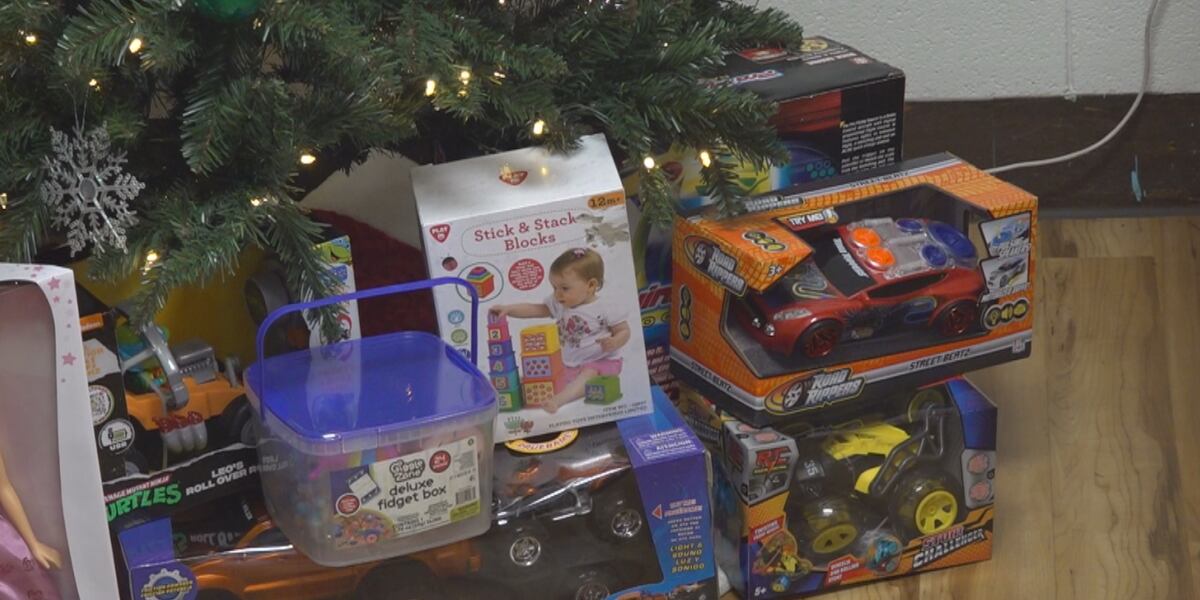 Holiday spirt in full swing in Waynesboro with parade, toy drives