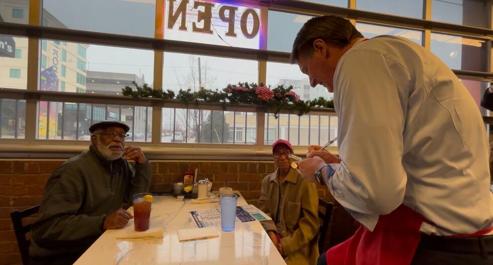 Gov. Glenn Youngkin makes stop at McLean's Restaurant in Richmond