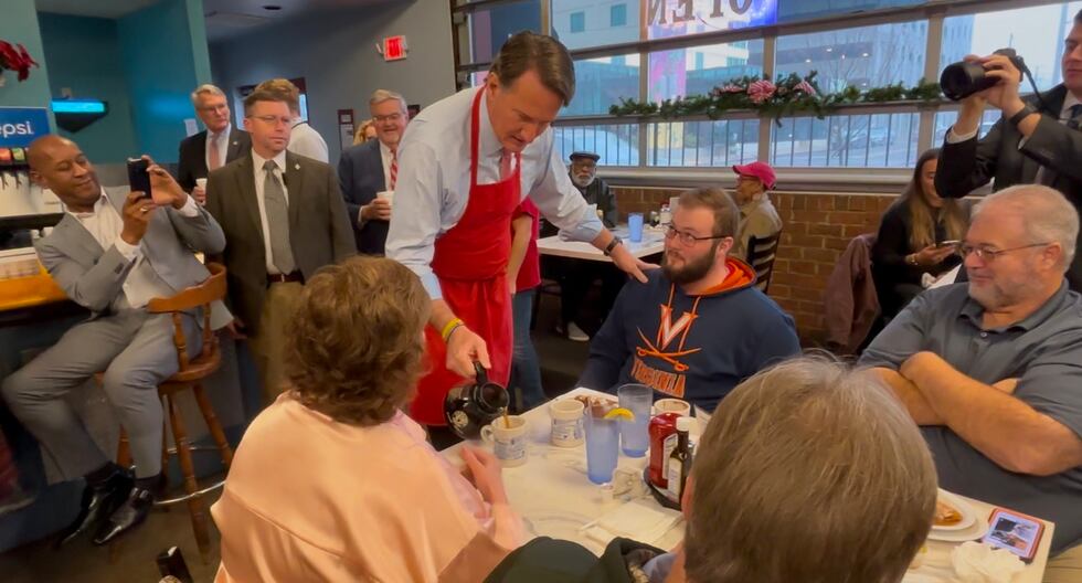 Gov. Glenn Youngkin makes stop at McLean's Restaurant in Richmond